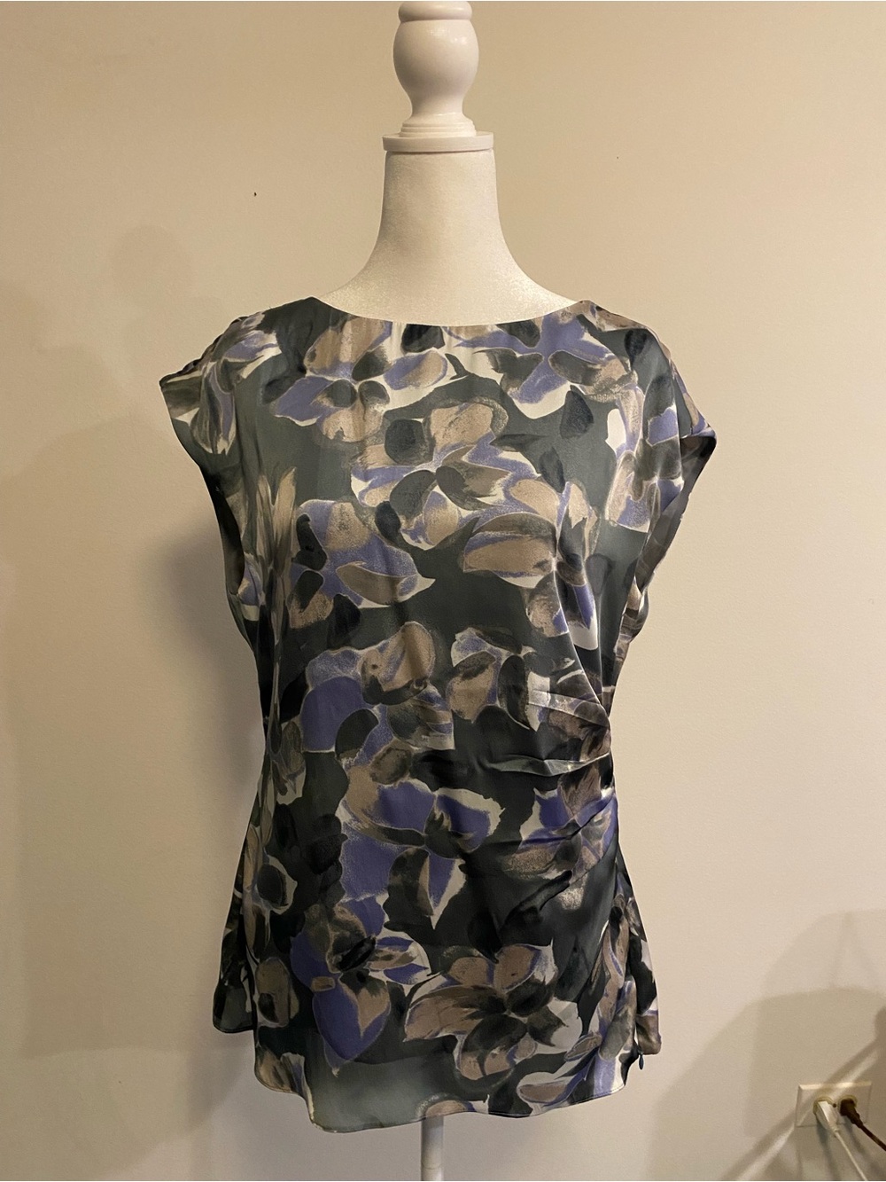 Banana Republic Floral Satin Cap-Sleeve Blouse in Gray and Purple size 12